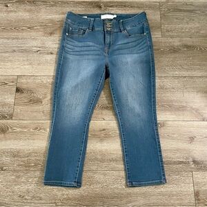 TORRID Jegging Crop Jean Size 16 Dark Wash